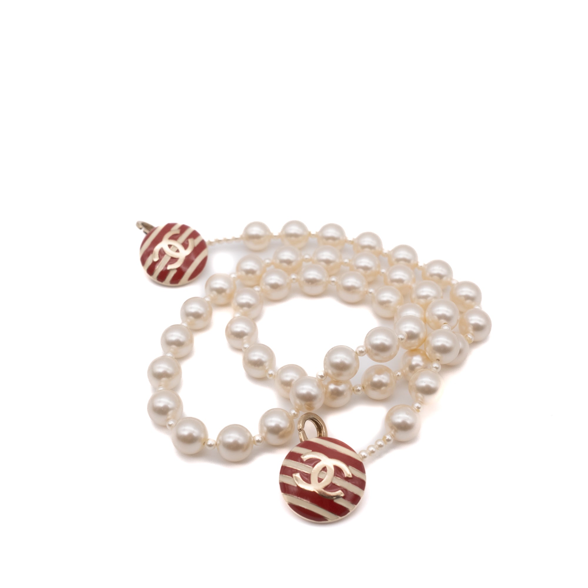 Gestreifte Chanel Timeless Handtasche Double Flap Bag in Rot Creme mit Perlenkette in Medium Größe mit goldener Hardware Perlenkette 