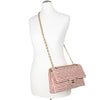 Gestreifte Chanel Timeless Handtasche Double Flap Bag in Rot Creme mit Perlenkette in Medium Größe mit goldener Hardware Tragebild