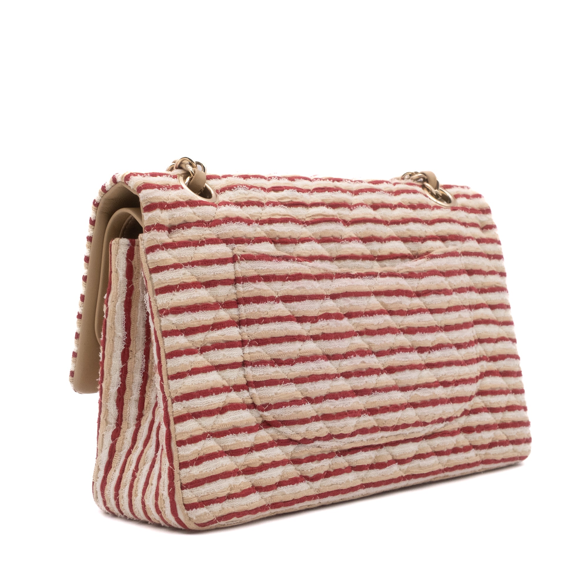 Gestreifte Chanel Timeless Handtasche Double Flap Bag in Rot Creme mit Perlenkette in Medium Größe mit goldener Hardware Halbe Rückansicht links