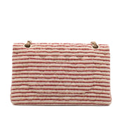 Gestreifte Chanel Timeless Handtasche Double Flap Bag in Rot Creme mit Perlenkette in Medium Größe mit goldener Hardware Rückansicht 