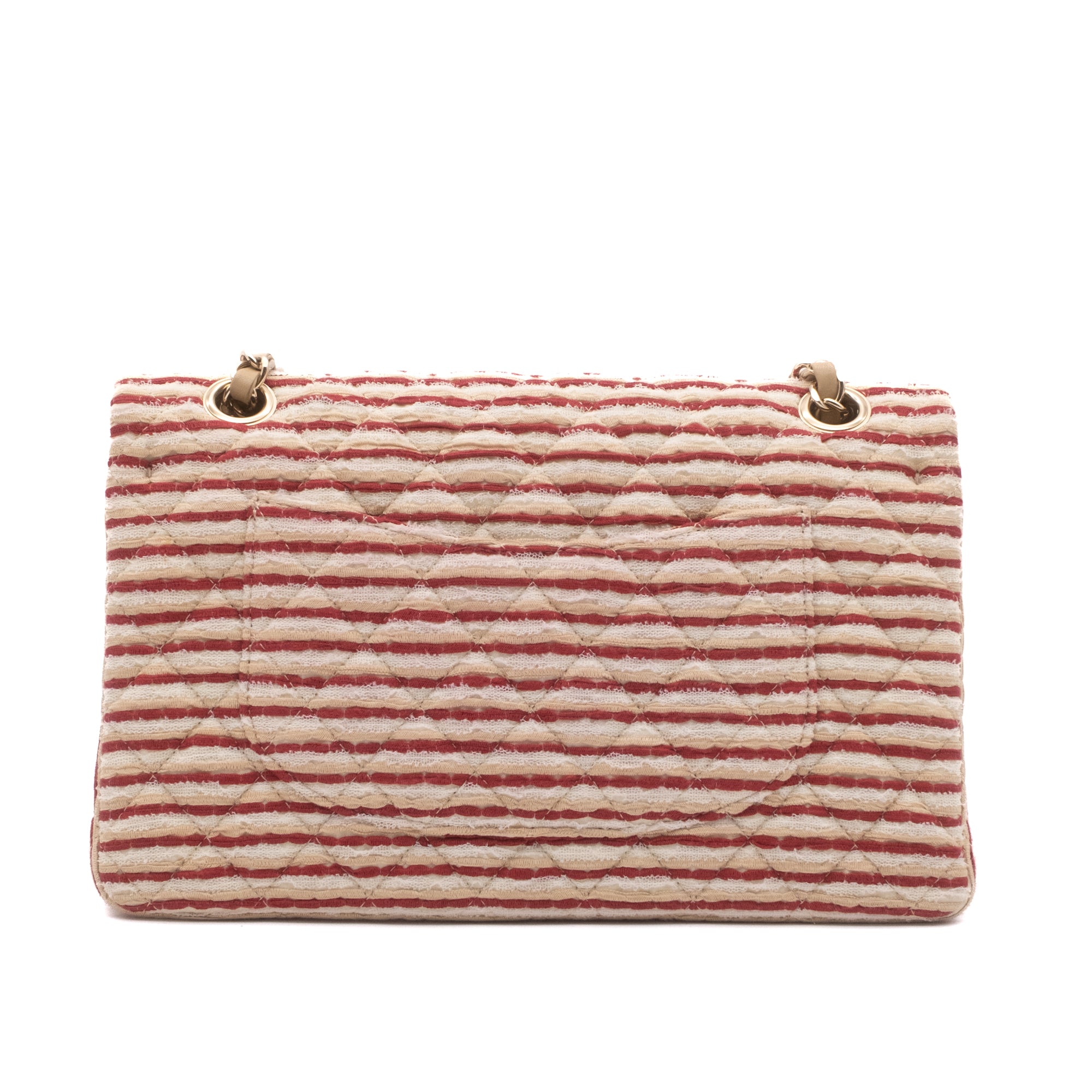 Gestreifte Chanel Timeless Handtasche Double Flap Bag in Rot Creme mit Perlenkette in Medium Größe mit goldener Hardware Rückansicht 