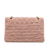 Gestreifte Chanel Timeless Handtasche Double Flap Bag in Rot Creme mit Perlenkette in Medium Größe mit goldener Hardware Rückansicht 