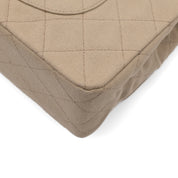 Chanel Timeless Double Flap Bag Handtasche in Beige Medium Größe aus Jeans Denim Material mit goldener Hardware Ecken hinten rechts 