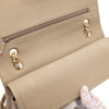Chanel Timeless Double Flap Bag Handtasche in Beige Medium Größe aus Jeans Denim Material mit goldener Hardware Detail Druckstellen Klappe Innen