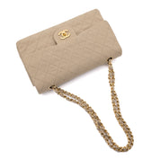 Chanel Timeless Double Flap Bag Handtasche in Beige Medium Größe aus Jeans Denim Material mit goldener Hardware Liegend