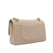 Chanel Timeless Double Flap Bag Handtasche in Beige Medium Größe aus Jeans Denim Material mit goldener Hardware Halbe Seitenansicht rechts 