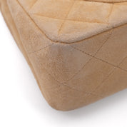 Vintage Chanel Classic Timeless Double Flap Bag in Medium Größe aus beigem Wildleder Material mit goldenerHardware