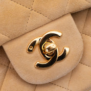 Vintage Chanel Classic Timeless Double Flap Bag in Medium Größe aus beigem Wildleder Material mit goldenerHardware CC Lock