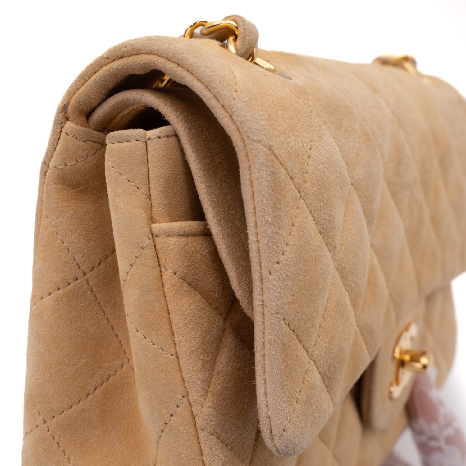 Vintage Chanel Classic Timeless Double Flap Bag in Medium Größe aus beigem Wildleder Material mit goldenerHardware