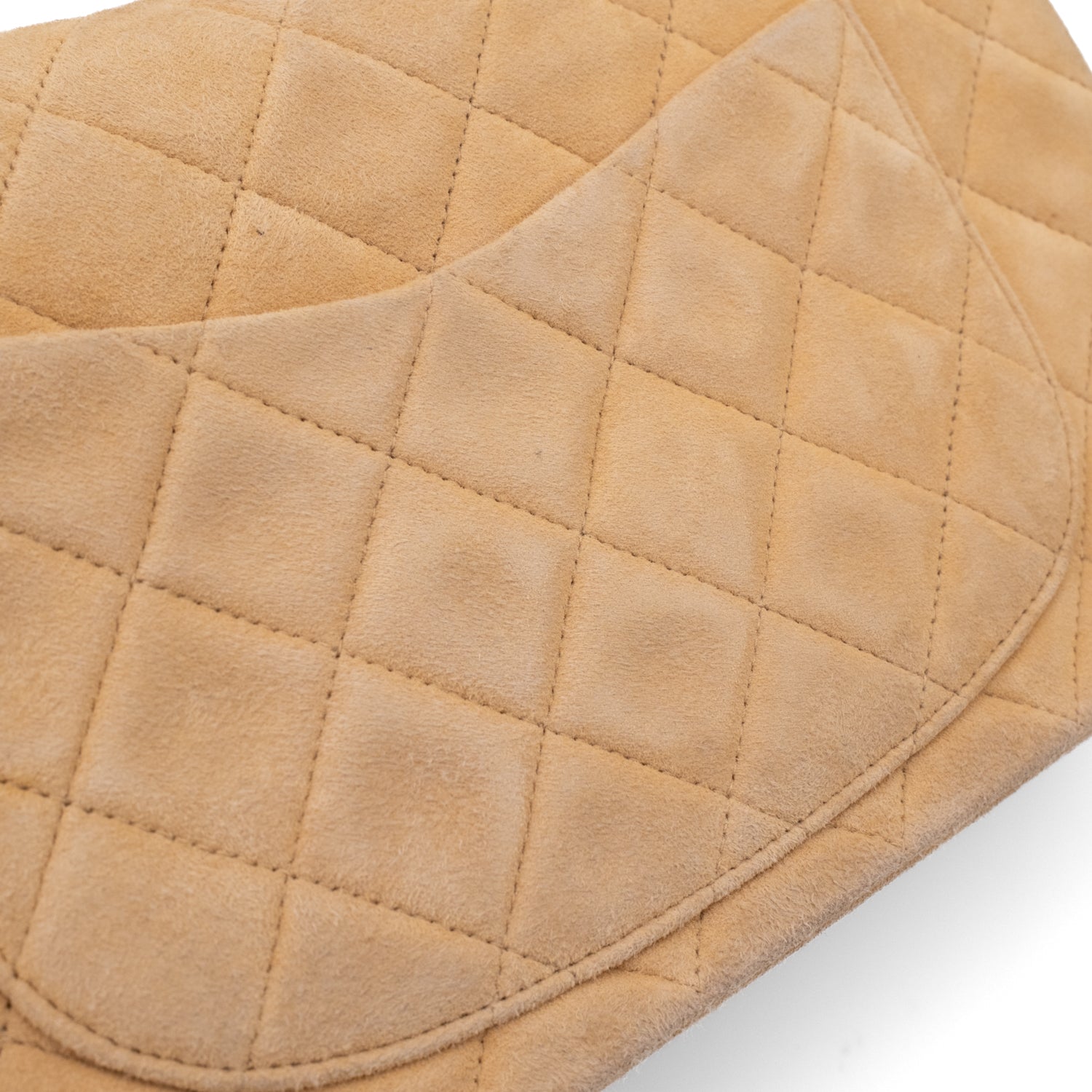 Vintage Chanel Classic Timeless Double Flap Bag in Medium Größe aus beigem Wildleder Material mit goldenerHardware