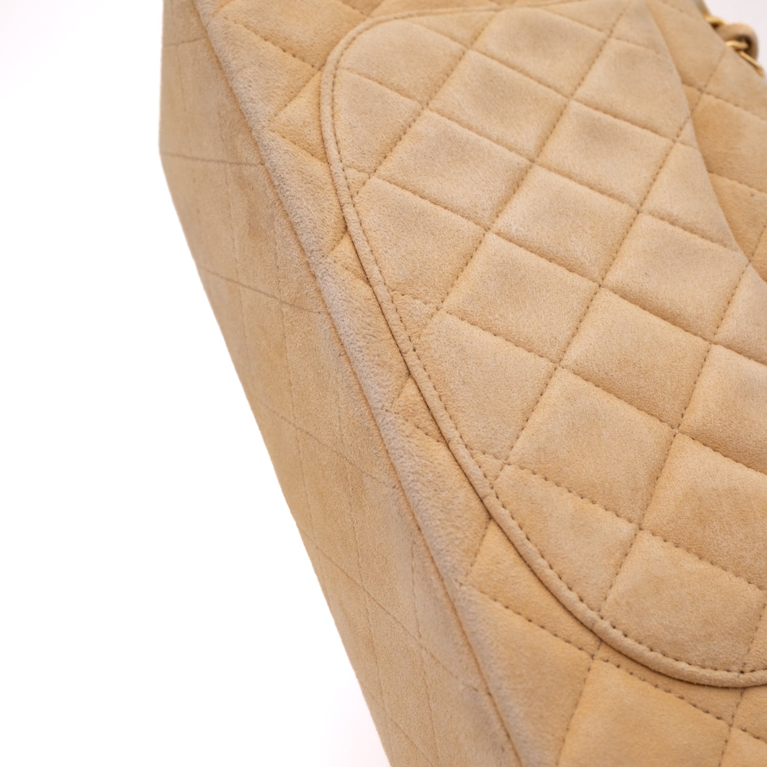 Vintage Chanel Classic Timeless Double Flap Bag in Medium Größe aus beigem Wildleder Material mit goldenerHardware