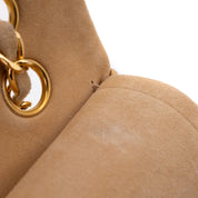 Vintage Chanel Classic Timeless Double Flap Bag in Medium Größe aus beigem Wildleder Material mit goldenerHardware