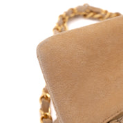 Vintage Chanel Classic Timeless Double Flap Bag in Medium Größe aus beigem Wildleder Material mit goldenerHardware