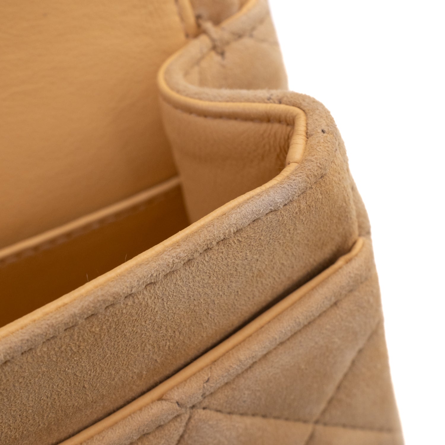 Vintage Chanel Classic Timeless Double Flap Bag in Medium Größe aus beigem Wildleder Material mit goldenerHardware