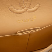 Vintage Chanel Classic Timeless Double Flap Bag in Medium Größe aus beigem Wildleder Material mit goldenerHardware