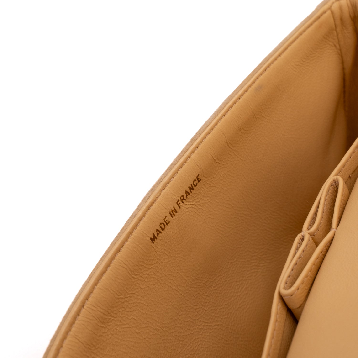 Vintage Chanel Classic Timeless Double Flap Bag in Medium Größe aus beigem Wildleder Material mit goldenerHardware