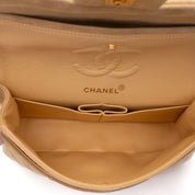 Vintage Chanel Classic Timeless Double Flap Bag in Medium Größe aus beigem Wildleder Material mit goldenerHardware