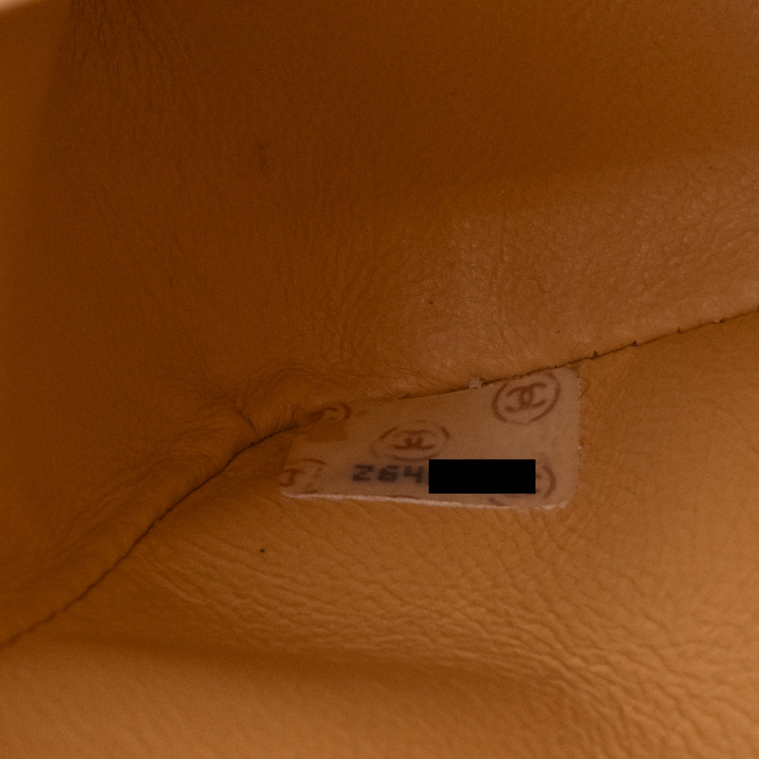 Vintage Chanel Classic Timeless Double Flap Bag in Medium Größe aus beigem Wildleder Material mit goldenerHardware