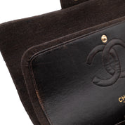 Vintage Chanel Classic Timeless Double Flap Bag in Medium Größe aus braunem Baumwolle Jersey Material mit goldener Hardware