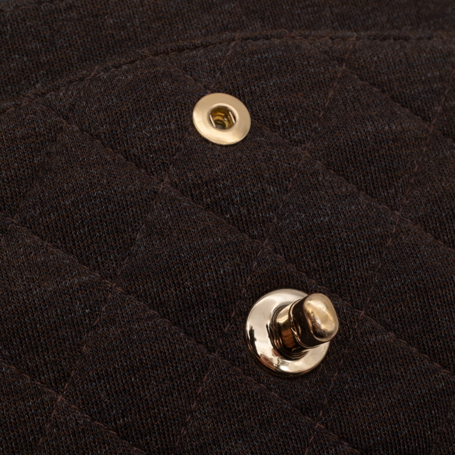 Vintage Chanel Classic Timeless Double Flap Bag in Medium Größe aus braunem Baumwolle Jersey Material mit goldener Hardware