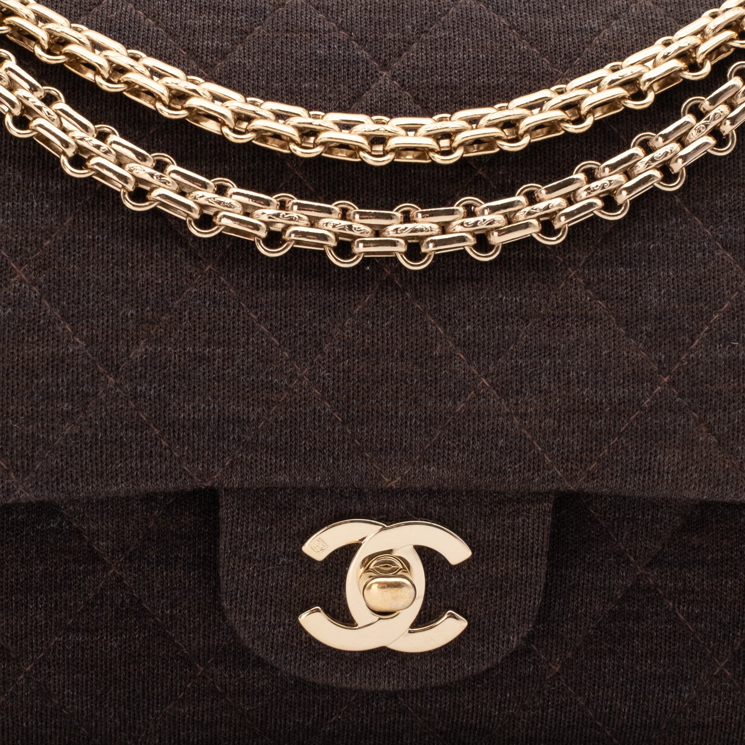 Vintage Chanel Classic Timeless Double Flap Bag in Medium Größe aus braunem Baumwolle Jersey Material mit goldener Hardware Cc Verschluss 
