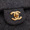 Vintage Chanel Classic Timeless Double Flap Bag in Medium Größe aus grauem Woll Material mit goldener Hardware  CC Verschluss 