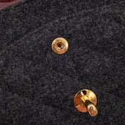 Vintage Chanel Classic Timeless Double Flap Bag in Medium Größe aus grauem Woll Material mit goldener Hardware 