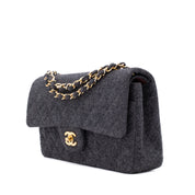 Vintage Chanel Classic Timeless Double Flap Bag in Medium Größe aus grauem Woll Material mit goldener Hardware 