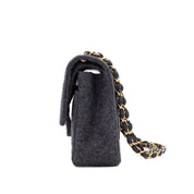 Vintage Chanel Classic Timeless Double Flap Bag in Medium Größe aus grauem Woll Material mit goldener Hardware 