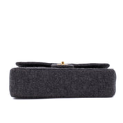 Vintage Chanel Classic Timeless Double Flap Bag in Medium Größe aus grauem Woll Material mit goldener Hardware 