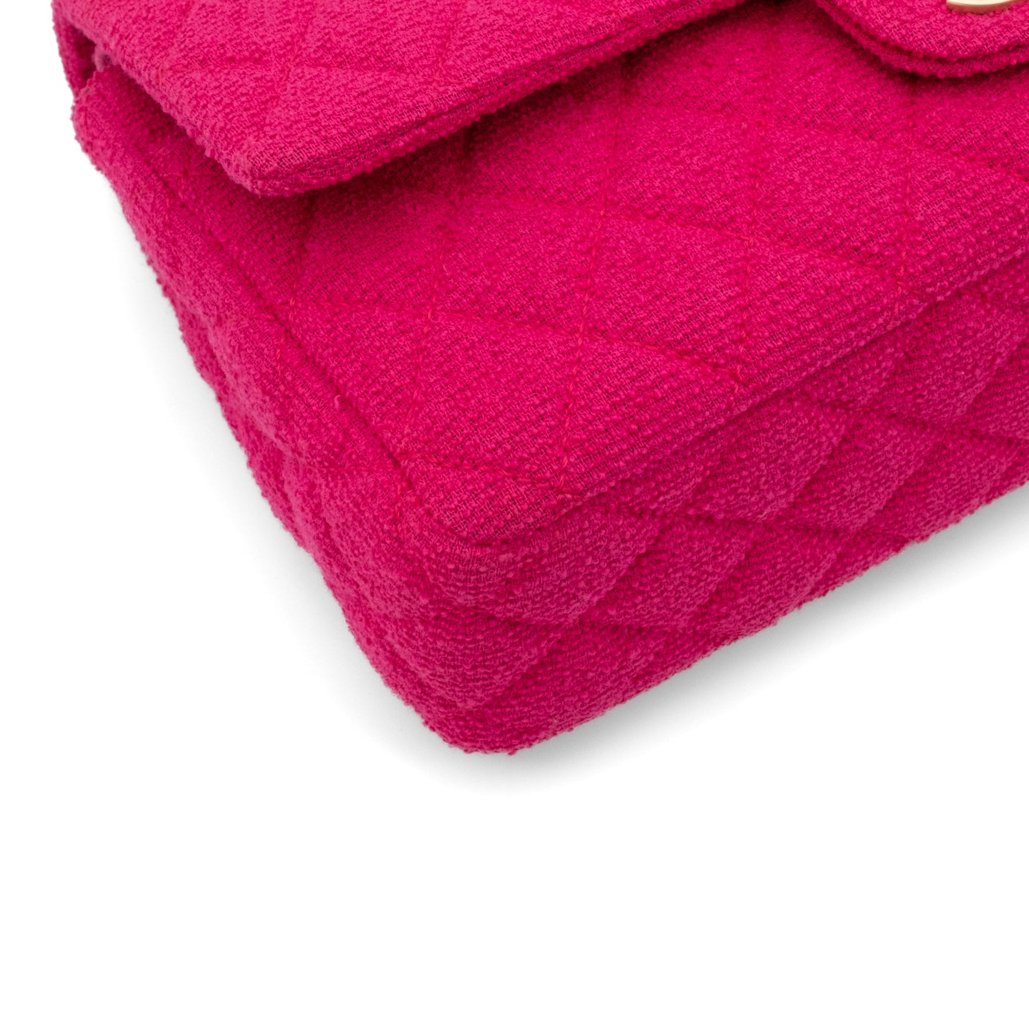 Pinke Chanel Timeless Double Flap Bag Handtasche in Medium Größe aus Jersey Tweed Material mit matt goldener Hardware