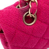 Pinke Chanel Timeless Double Flap Bag Handtasche in Medium Größe aus Jersey Tweed Material mit matt goldener Hardware