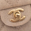 Beige Chanel Classic Double Flap Bag in Medium Größe aus Leinen Canvas Material mit matt goldener Hardware Vorderansicht 