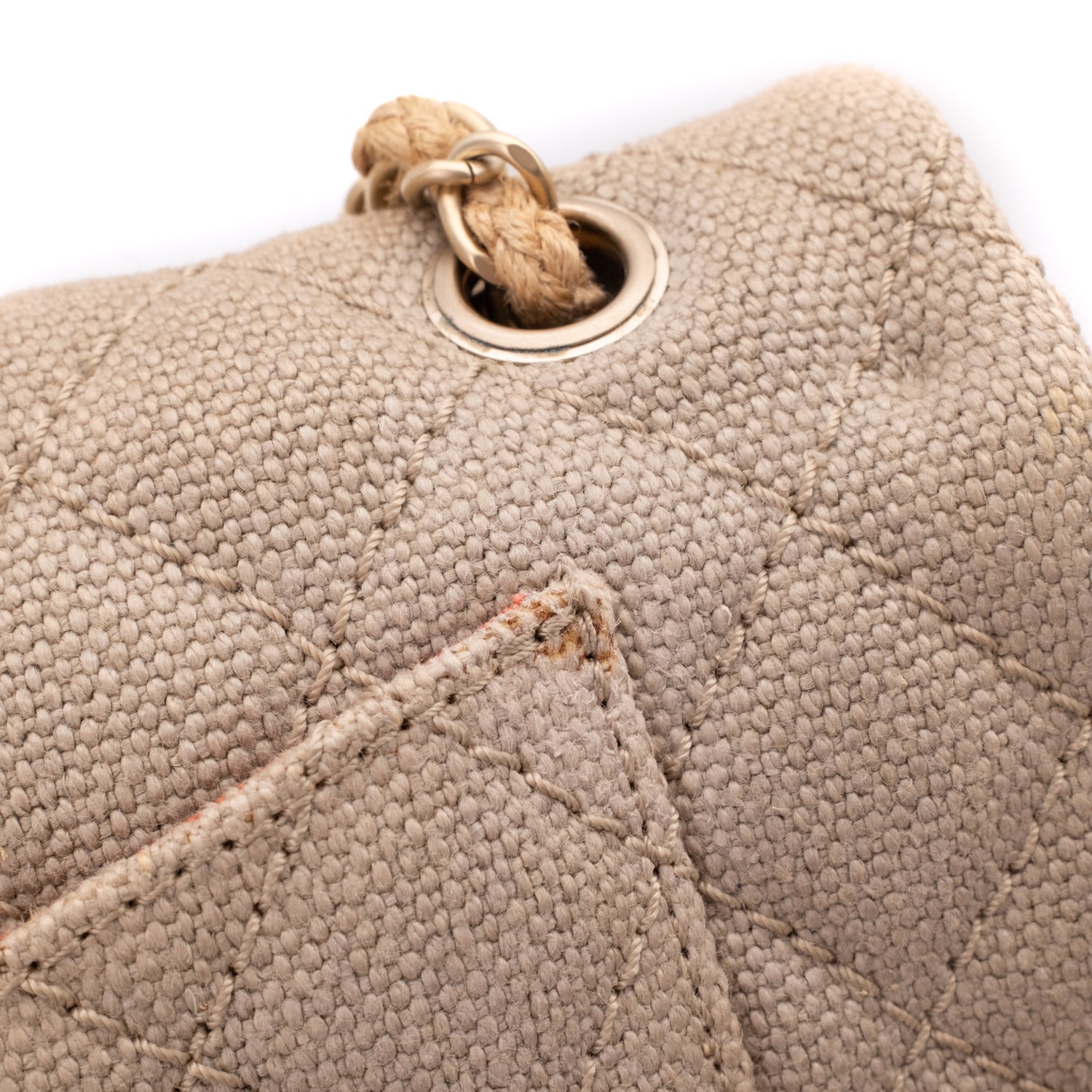 Beige Chanel Classic Double Flap Bag in Medium Größe aus Leinen Canvas Material mit matt goldener Hardware Vorderansicht 