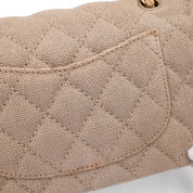 Beige Chanel Classic Double Flap Bag in Medium Größe aus Leinen Canvas Material mit matt goldener Hardware Vorderansicht 