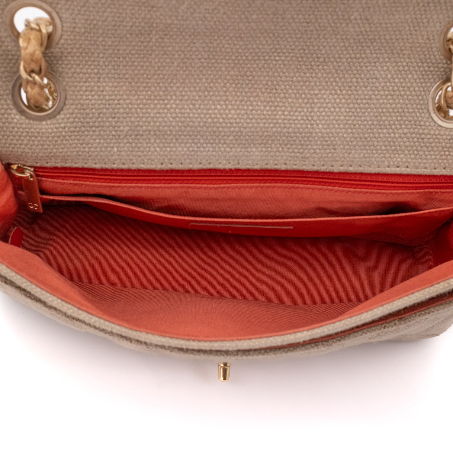 Beige Chanel Classic Double Flap Bag in Medium Größe aus Leinen Canvas Material mit matt goldener Hardware Vorderansicht 