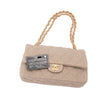 Beige Chanel Classic Double Flap Bag in Medium Größe aus Leinen Canvas Material mit matt goldener Hardware Vorderansicht 