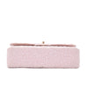 Chanel Classic Timeless Double Flap Bag in Medium Größe aus rosa Tweed Material mit goldener Hardware Boden
