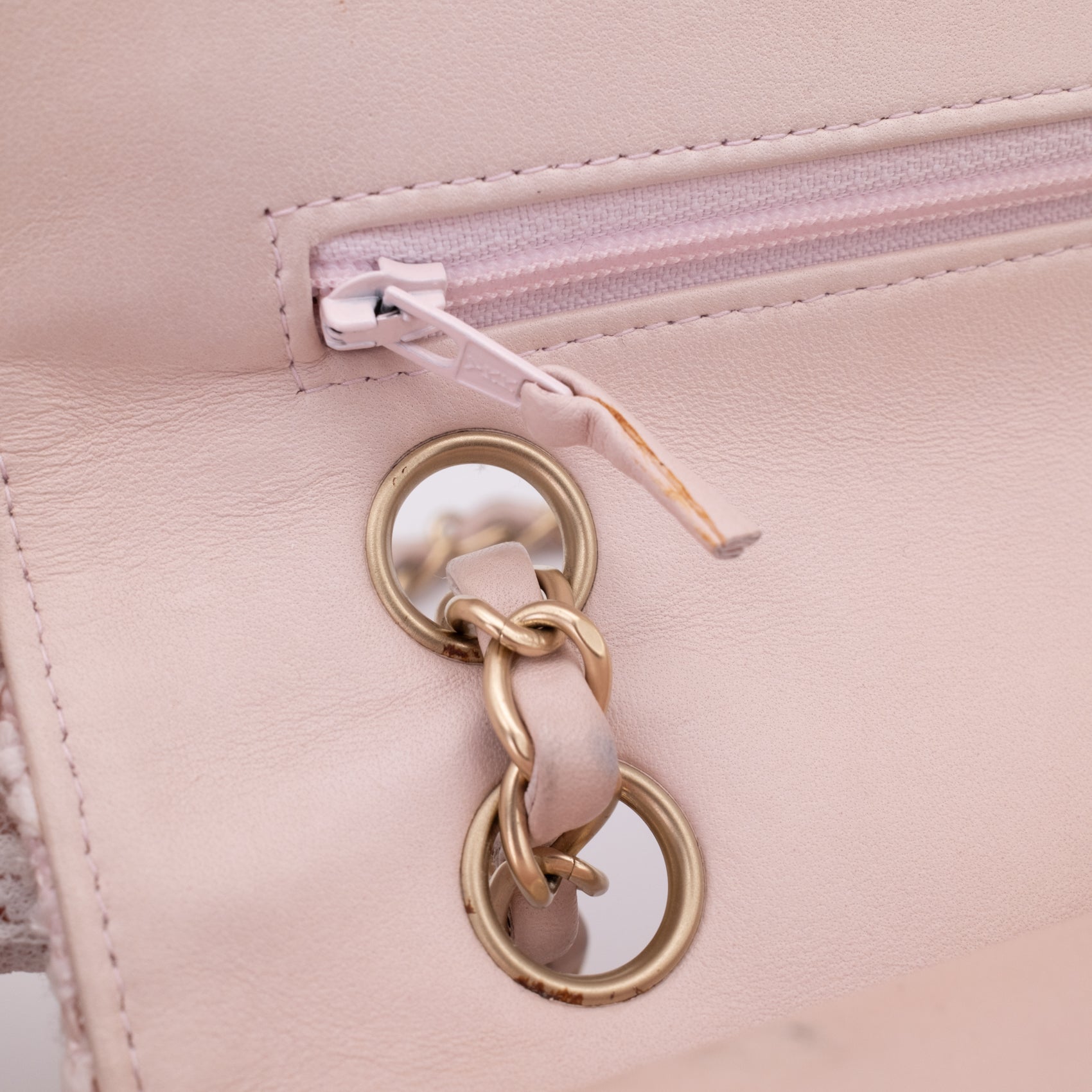 Chanel Classic Double Flap Medium Boucle Tweed Rosa Pink GHW
