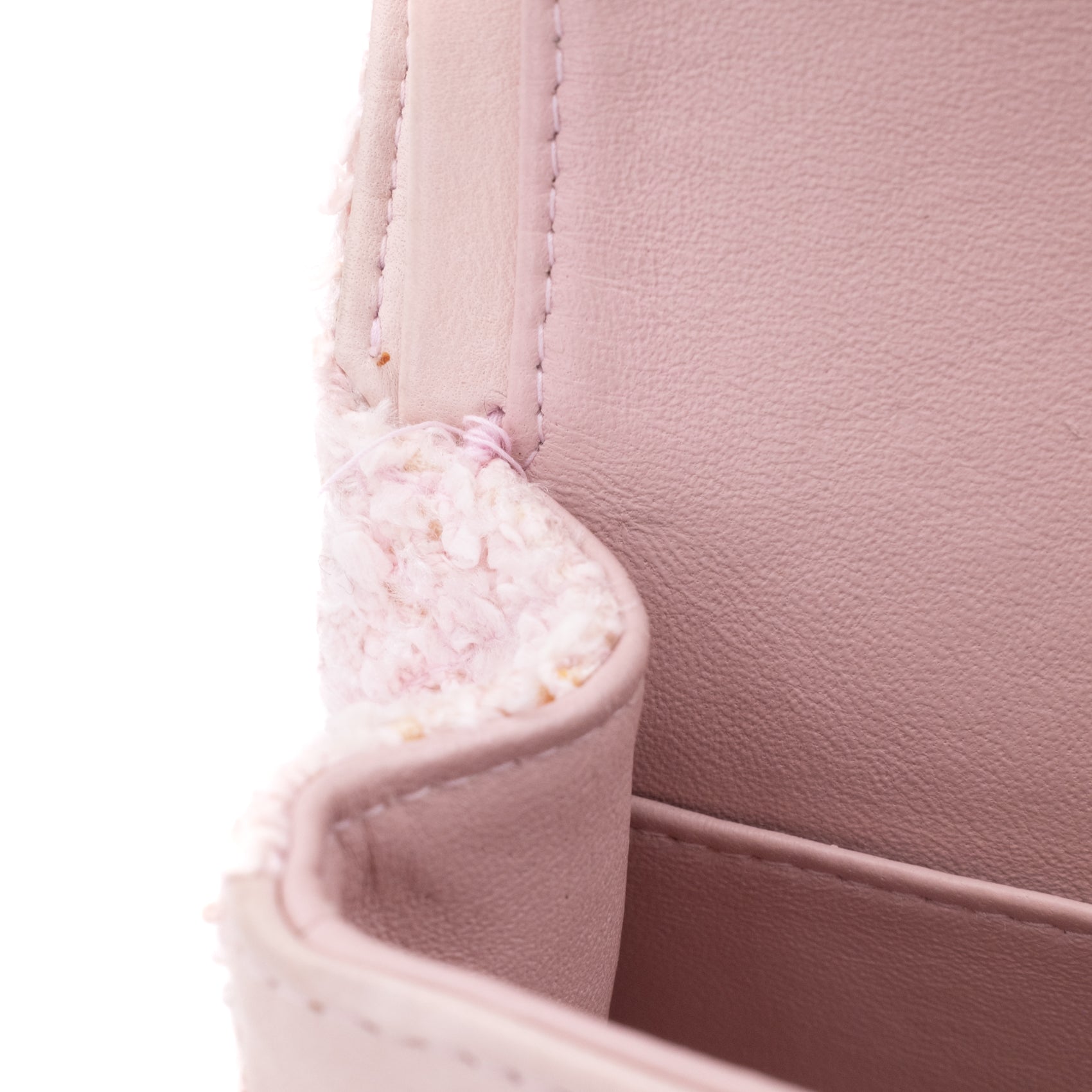 Chanel Classic Double Flap Medium Boucle Tweed Rosa Pink GHW