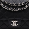 Chanel Classic Timeless Double Flap Bag in Medium Größe aus schwarzem Caviar Leder Material mit silberner Hardware CC Verschluss 