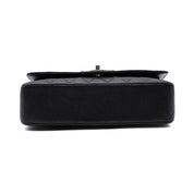 Chanel Classic Timeless Double Flap Bag in Medium Größe aus schwarzem Caviar Leder Material mit silberner Hardware