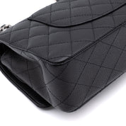 Chanel Classic Timeless Double Flap Bag in Medium Größe aus schwarzem Caviar Leder Material mit silberner Hardware