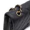 Chanel Classic Timeless Double Flap Bag in Medium Größe aus schwarzem Caviar Leder Material mit goldener Hardware