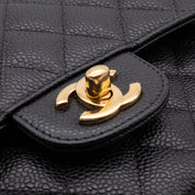 Chanel Classic Timeless Double Flap Bag in Medium Größe aus schwarzem Caviar Leder Material mit goldener Hardware
