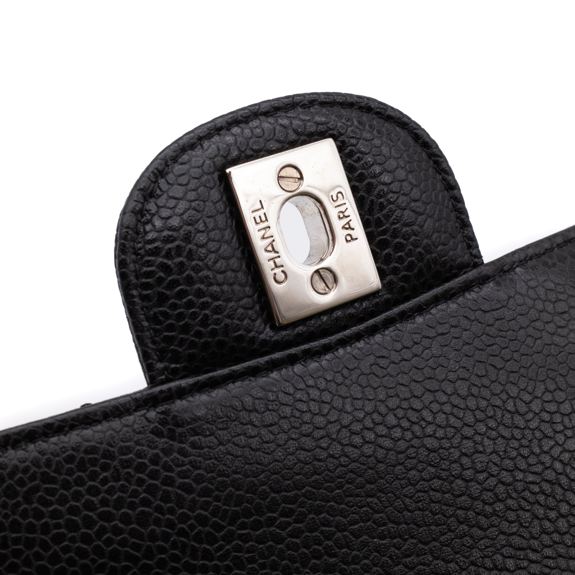 Chanel Classic Timeless Double Flap Bag in Medium Größe aus schwarzem Caviar Leder Material mit silberner Hardware