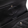 Chanel Classic Timeless Double Flap Bag in Medium Größe aus schwarzem Caviar Leder Material mit silberner Hardware