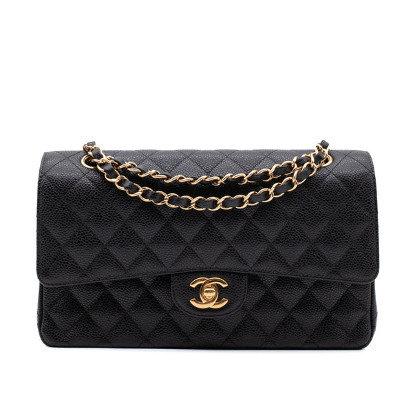 Chanel Classic Timeless Double Flap Bag in Medium Größe aus schwarzem Caviar Leder Material mit goldener Hardware Vorderansicht
