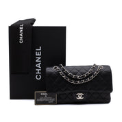 Chanel Classic Timeless Double Flap Bag in Medium Größe aus schwarzem Caviar Leder Material mit silberner Hardware Lieferumfang 
