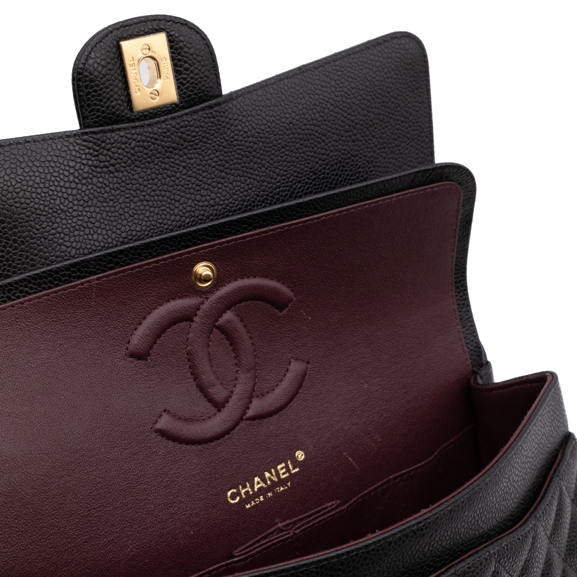 Chanel Classic Timeless Double Flap Bag in Medium Größe aus schwarzem Caviar Leder Material mit goldener Hardware